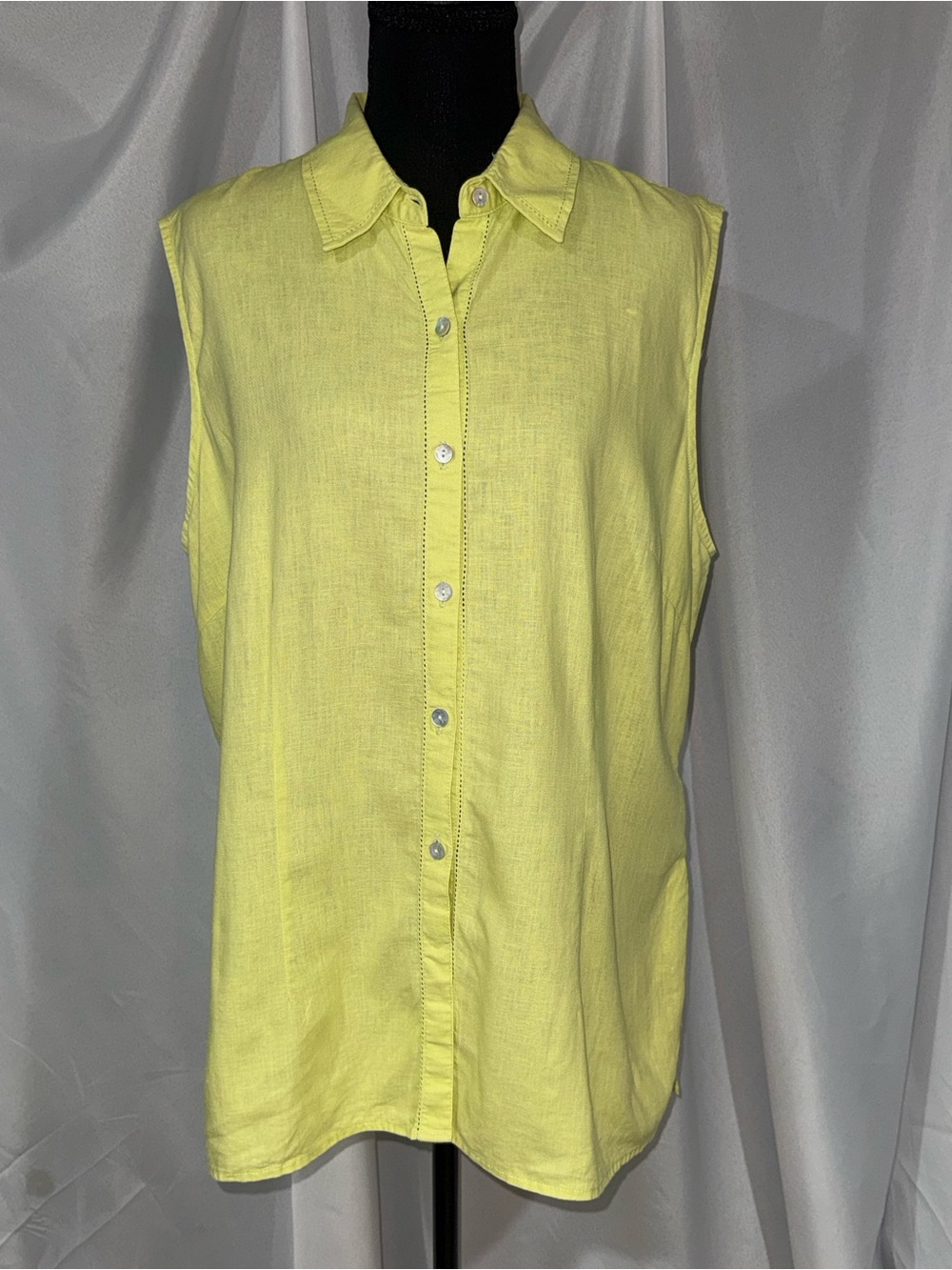 Covington Sleeveless Button-Down Shirt in Lemon/Lime
